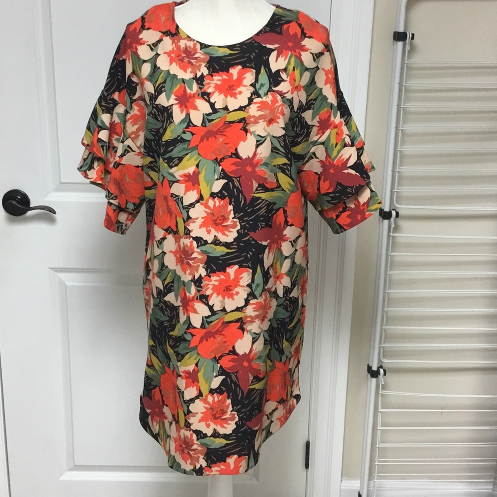 Floral Shift Dress in Coral, Black & Green